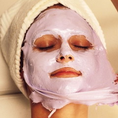 Нанесение силиконовой маски на лицо