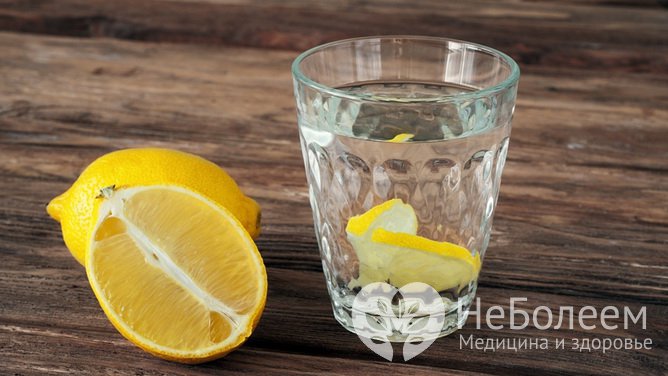 Как взбодриться утром: выпить стакан горячей воды с лимоном