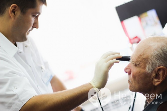 Для диагностики кровоизлияния проводят УЗИ глаза и другие исследования